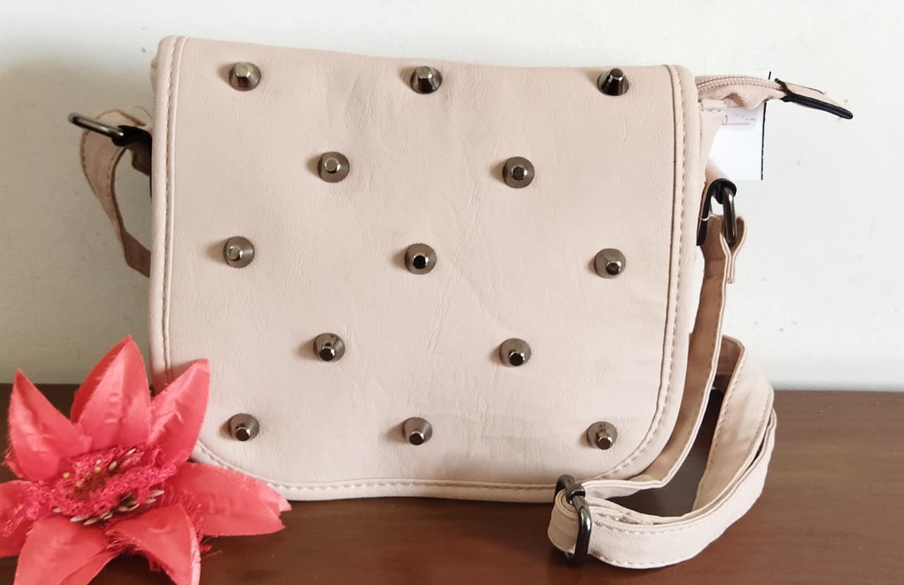 Cream tud Crossbody