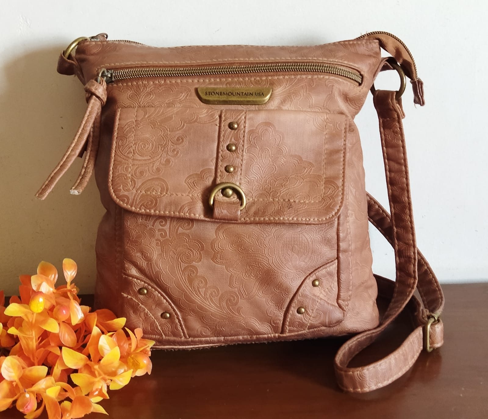 Stone mountain Crossbody