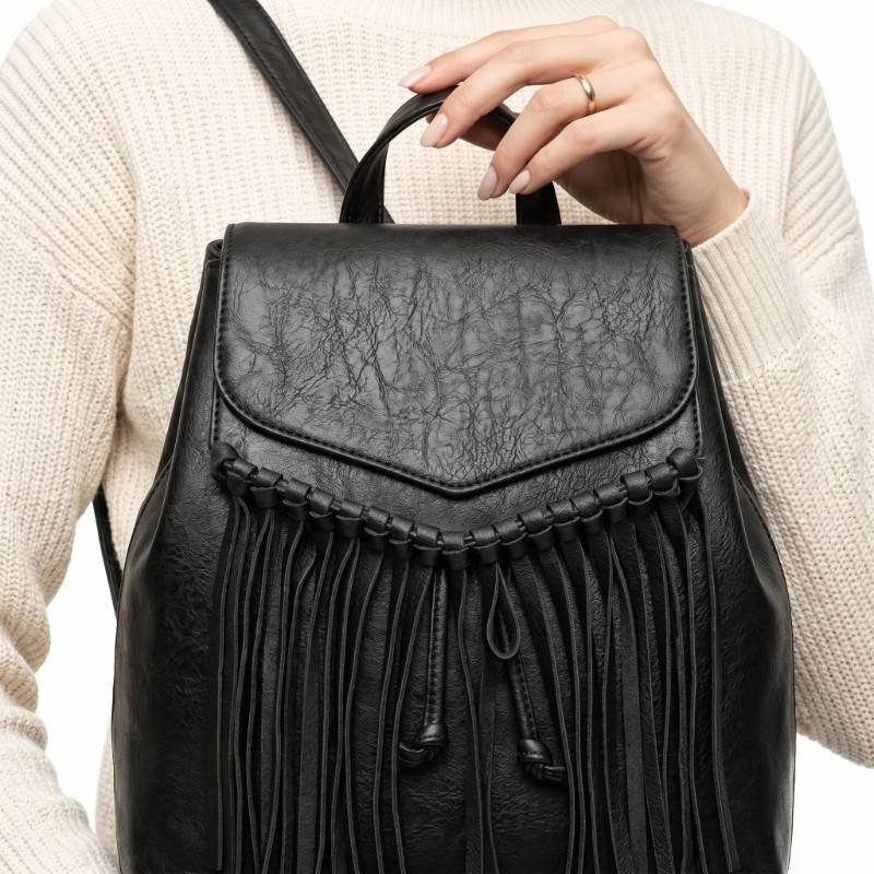 Beautiful black leather Bagpack view 2