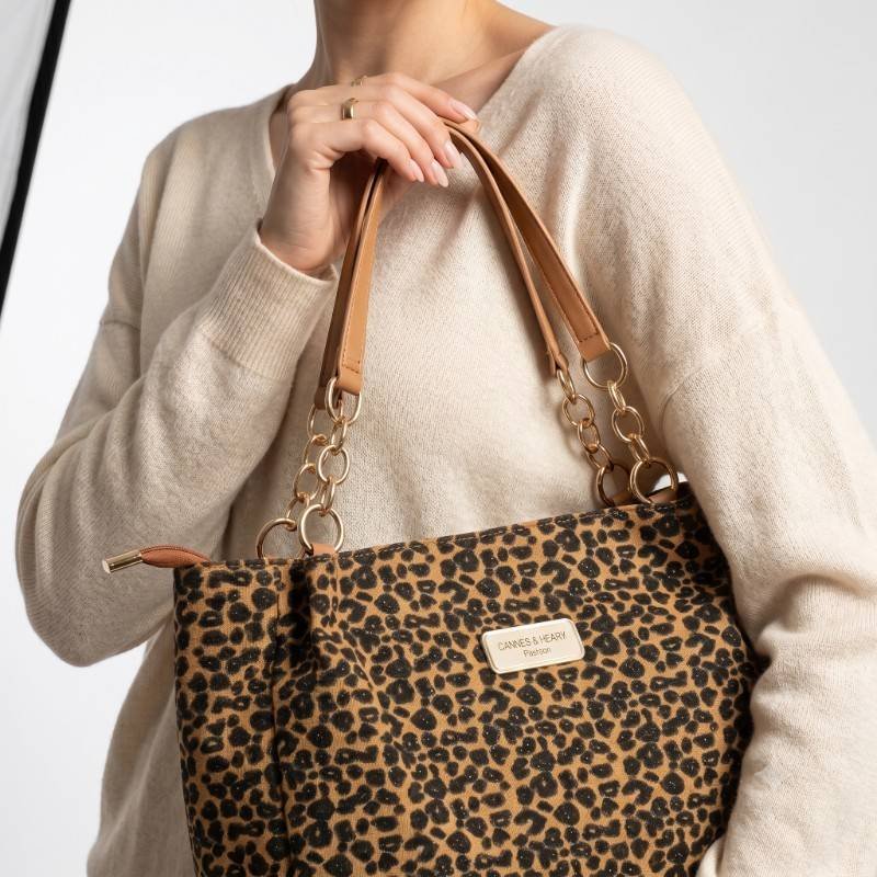Cahrels Wear tote bag features a bold leopard print and distinctive gold chain - view 2