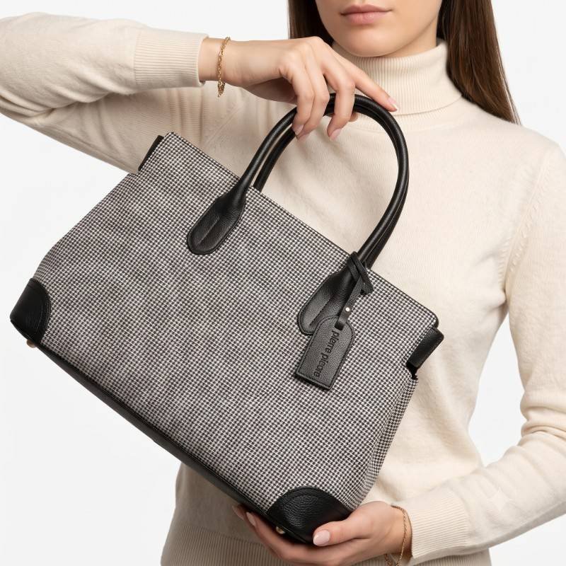 Black and white beautiful Handbag - view 2