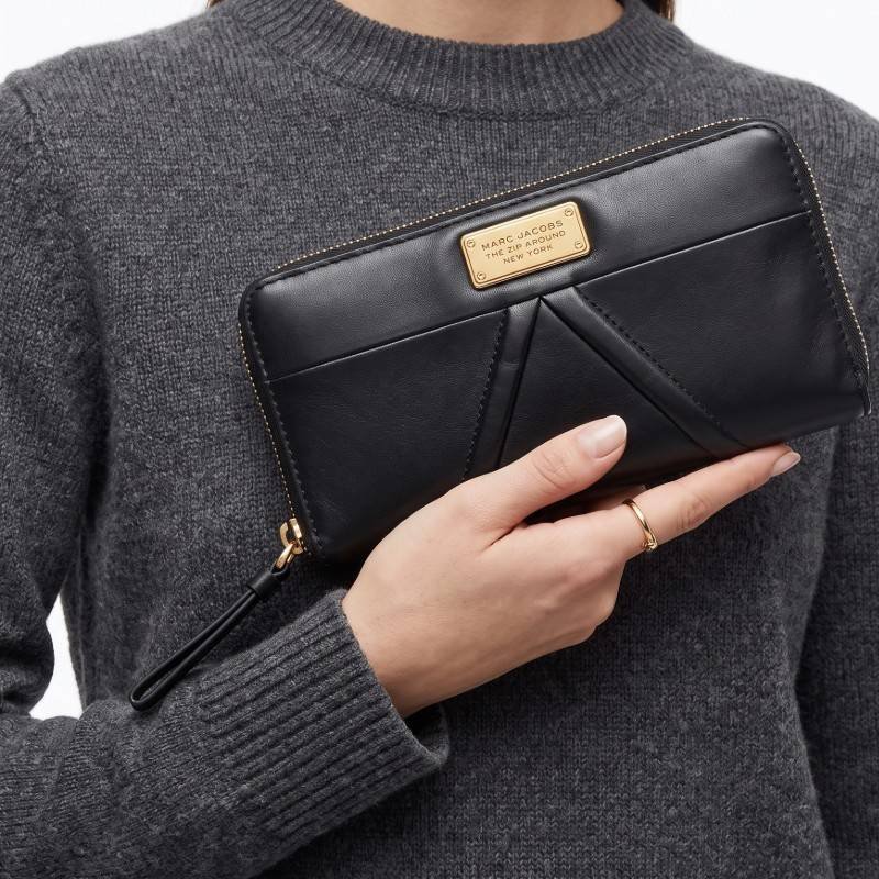 Marc Jacobs "The Zip Around" black wallet view 2